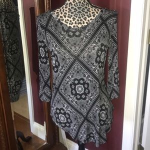 Rue 21 B&W Patterned Top